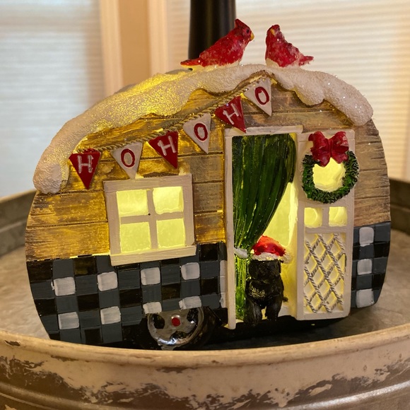 Lighted Snowy Christmas Camper With Cardinals & A Black Lab Resin Decor - Picture 12 of 16